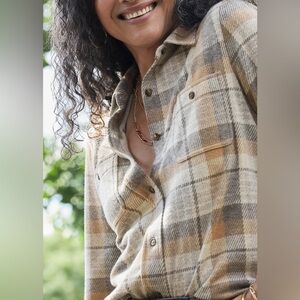 MAKE AN OFFER - FAHERTY LEGEND Plaid Sweater Shirt